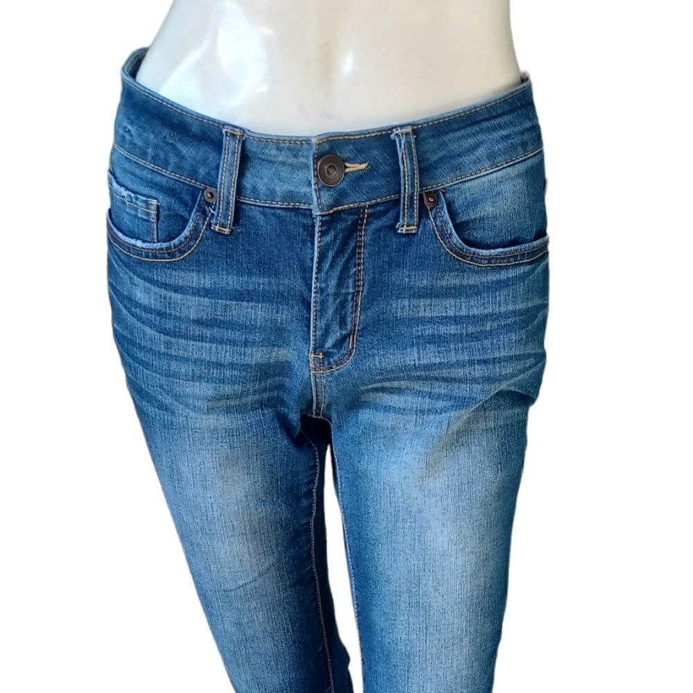 67095...Time and Tru Crop Jeans Size 8, W28" 19"Inseam 8"Rise